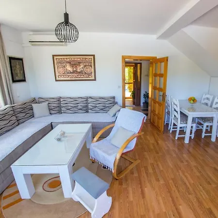 Frida Luxury Beachfront Blagaj