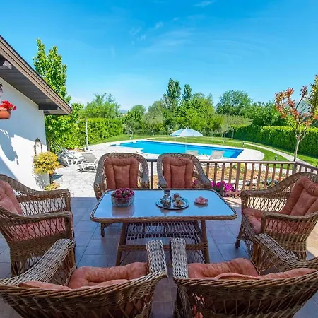 Villa Frida Luxury Beachfront Blagaj