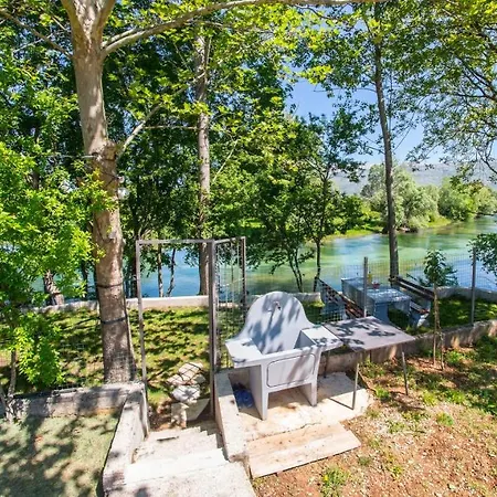 Frida Luxury Beachfront Villa Blagaj