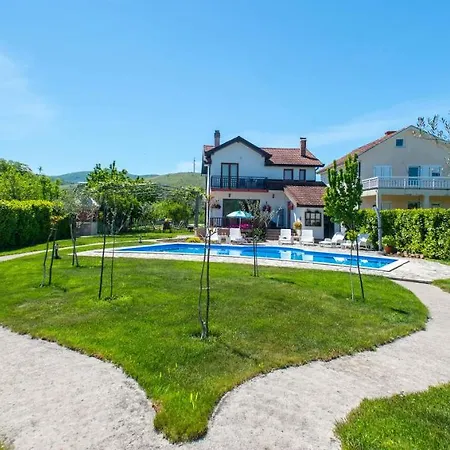 Villa Frida Luxury Beachfront *
