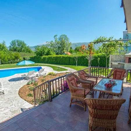 Villa Frida Luxury Beachfront *