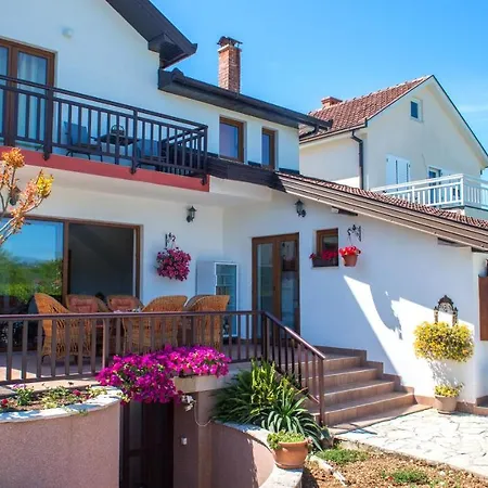 Frida Luxury Beachfront Villa *